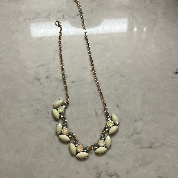 Last Chance! 🚨Vintage Iridescent Green Statement Necklace - Picture 2 of 4